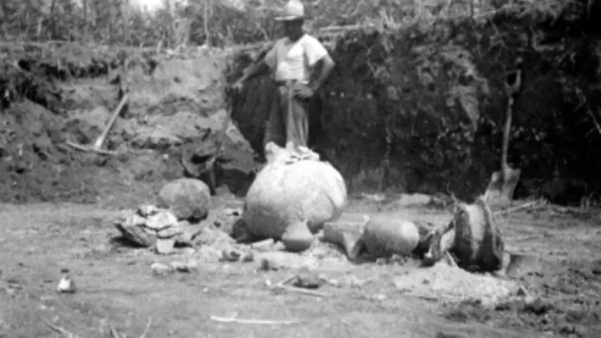 En las tumbas prehispánicas de la Isla de los Sacrificios se encontraron restos de vasijas y ornamentos