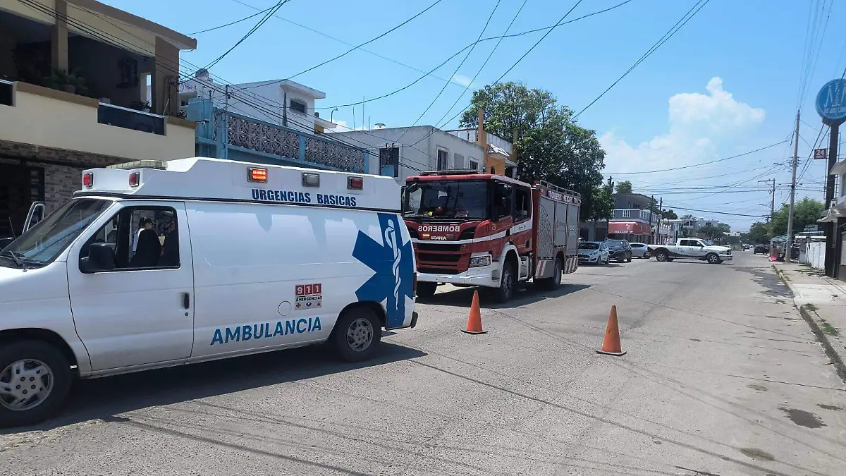 Bomberos sofocan incendio en vivienda de la colonia Miguel Hidalgo Oriente en Cd. Madero
