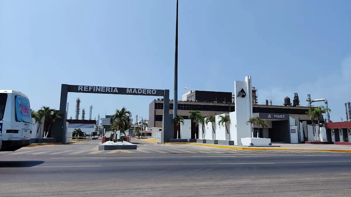 Buscan que Pemex liquide adeudos con empresas antes de fin de año