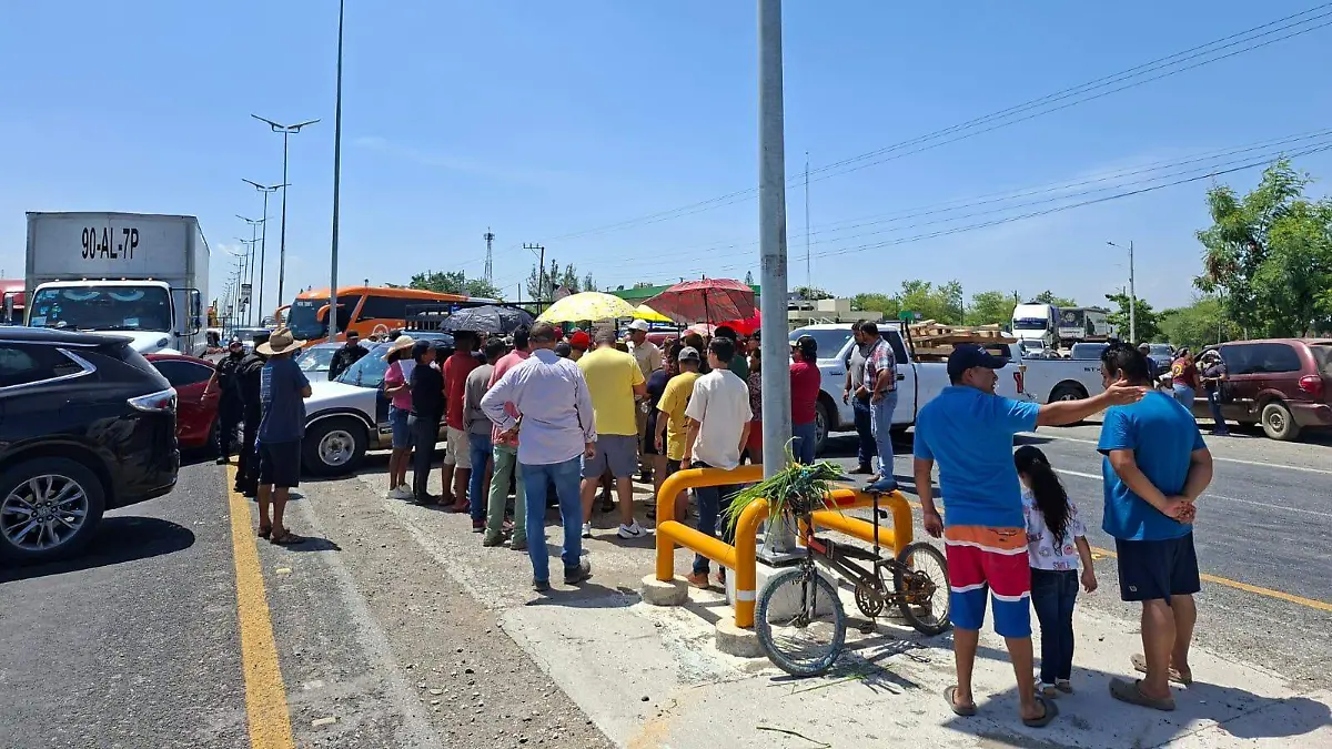 Carretera Tampico–Mante cerrada en ambos sentidos a la altura de Altamira