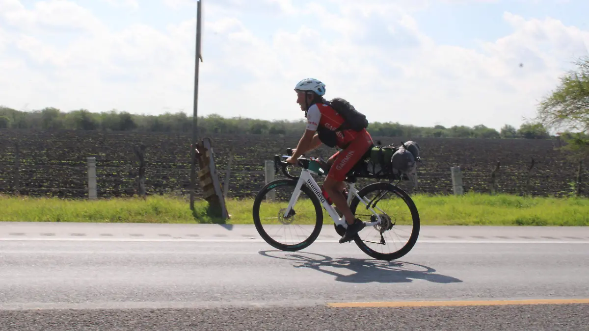 Martín Alejandro Cárcano, el ciclista argentino que desafía al parkinson, ya se encuentra en Texas con rumbo a Nueva York