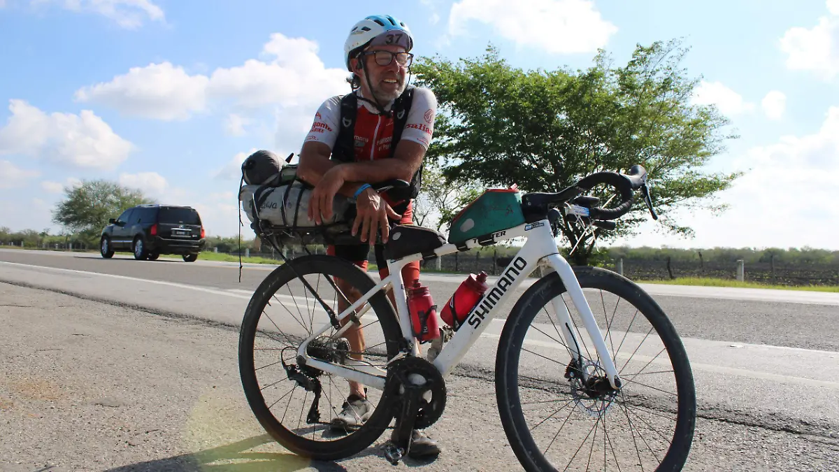 De Buenos Aires a Brownsville y de ahí a Nuevaa York, así es la travesía del ciclista que desafía el parkinson