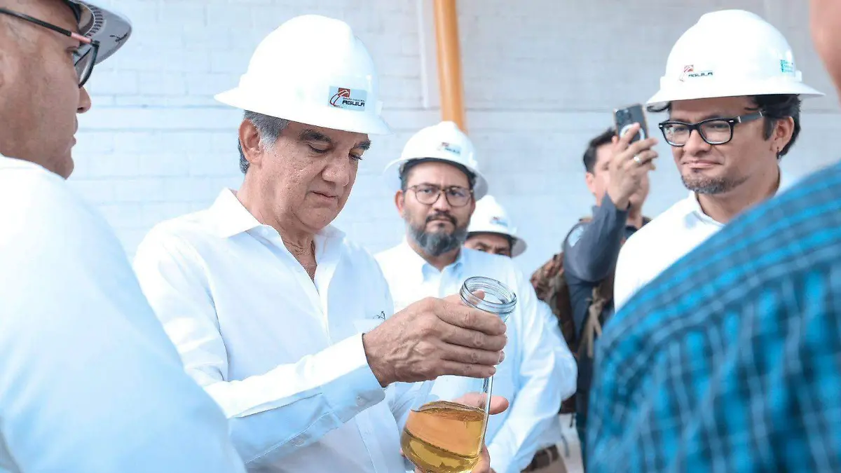El gobernador Américo Villarreal recorrió la planta ubicada en Altamira 