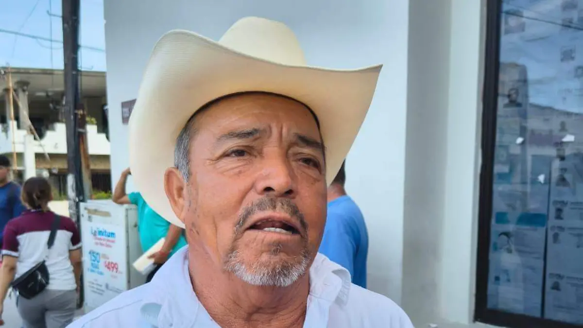 Carmelo García González, productor agrícola en el ejido Lázaro Cárdenas, informa que las lluvias de la segunda semana de junio permitieron cosechar la soya