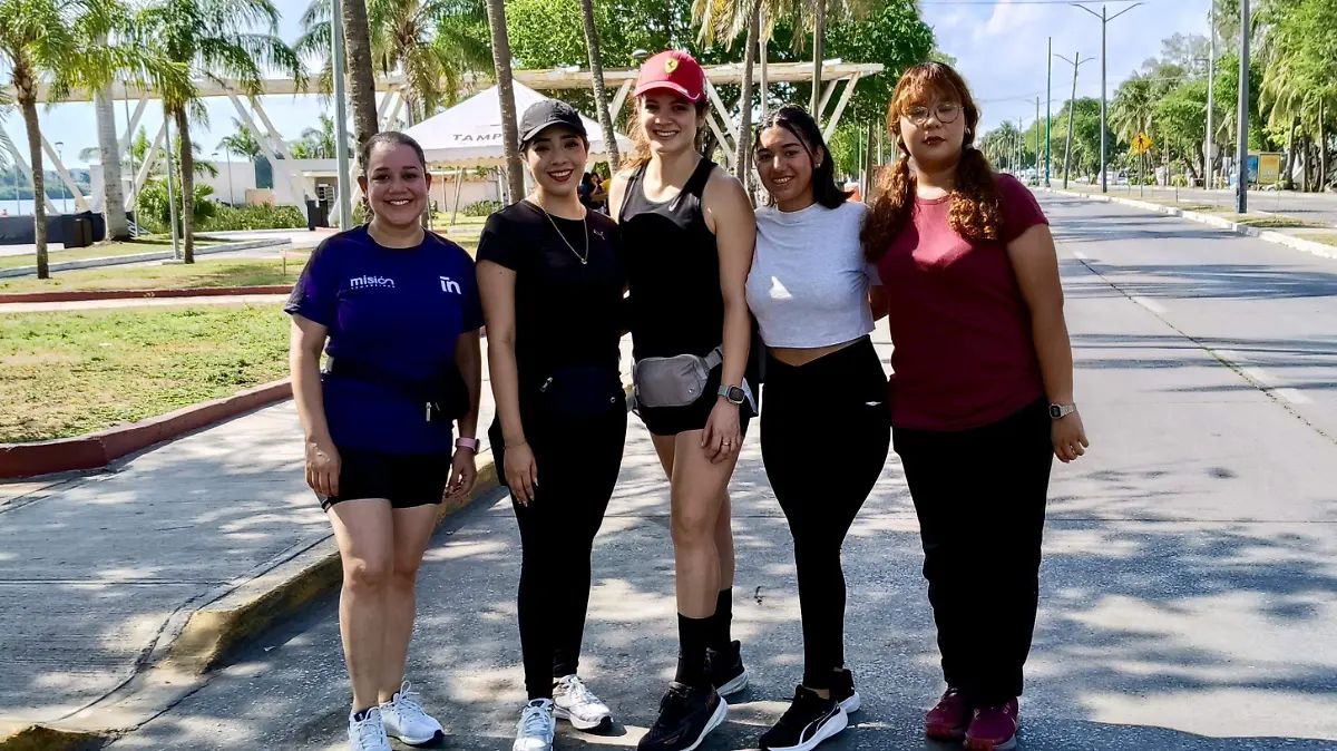 Valeria se toma el tiempo para disfrutar el deporte con sus amigas