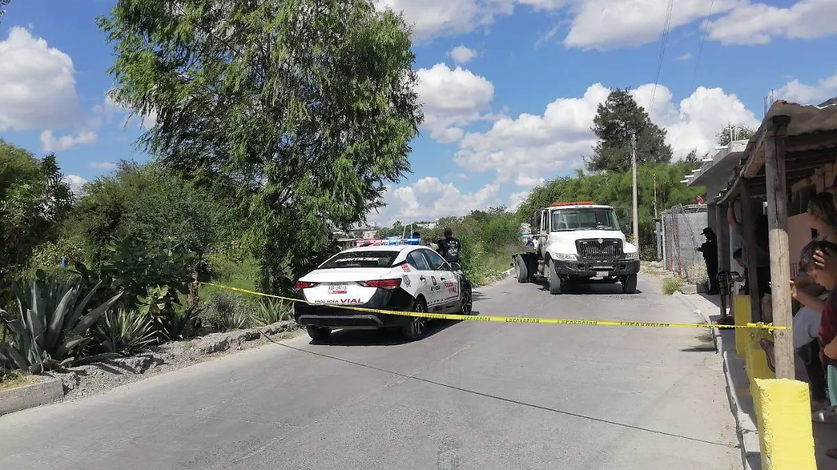 Los cuerpos de auxilio y policiacos llegaron al lugar de la tragedia