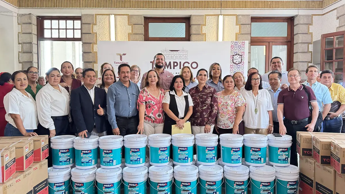 Ayuntamiento de Tampico realizó entrega de aires acondicionados y botes de pintura a 13 escuelas públicas de la zona