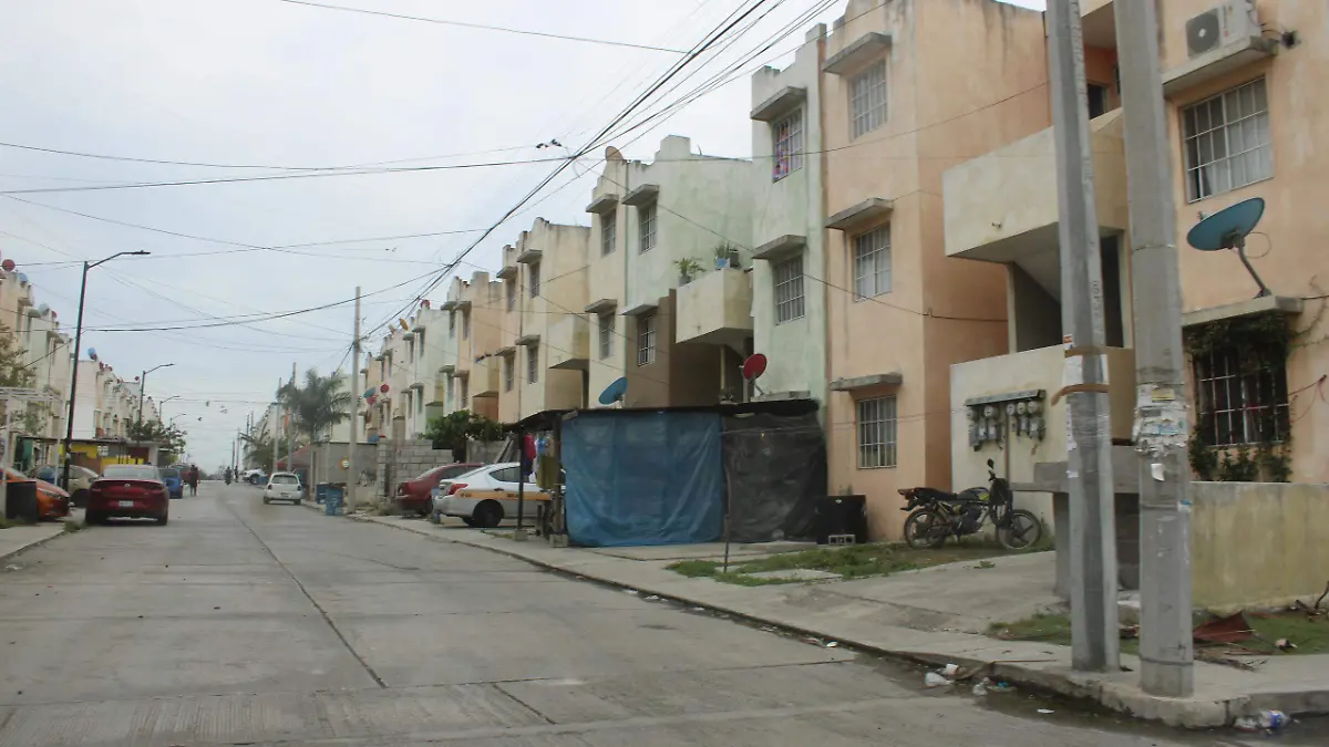 Se presume que los desarrolladores, por fines comerciales, han omitido dejar espacios para desarrollo social dentro de los fraccionamientos