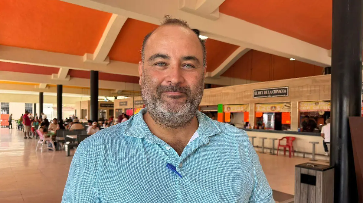 El administrador del mercado municipal, Alejandro Gutiérrez Guerra