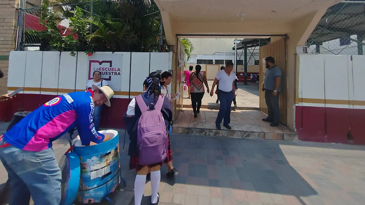 Regresa el debate de la propuesta de uso de mochilas transparentes en escuelas de Tamaulipas