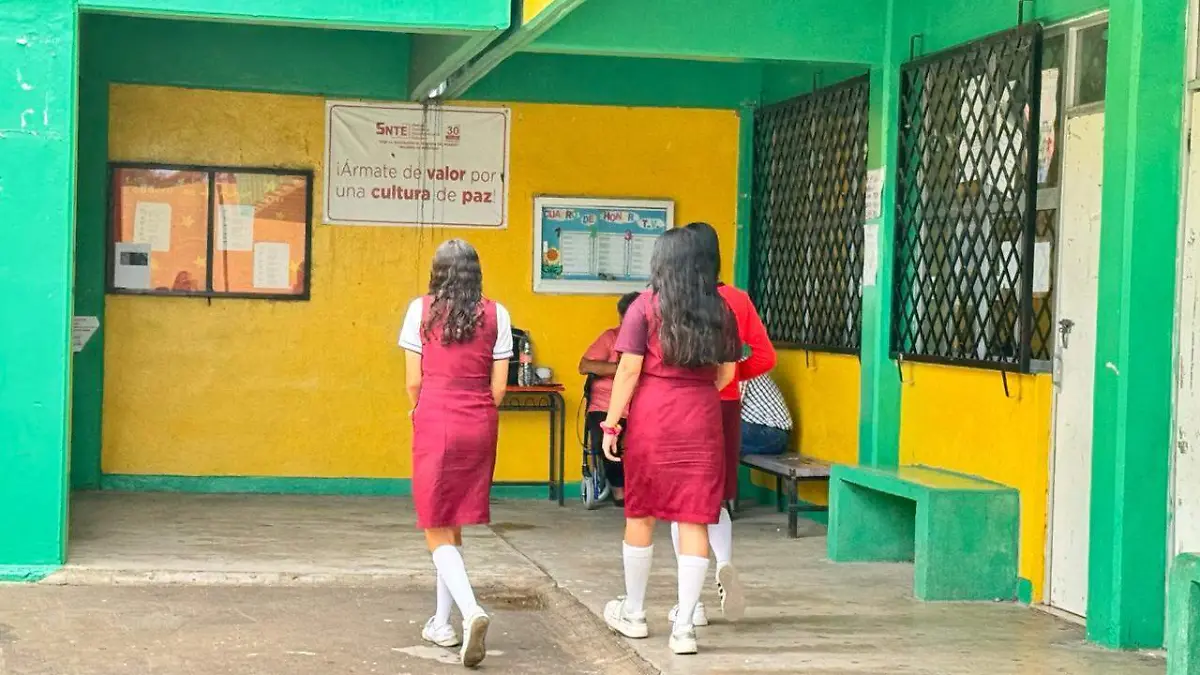 padres de familia pagan cambio de turno hasta 5 mil pesos