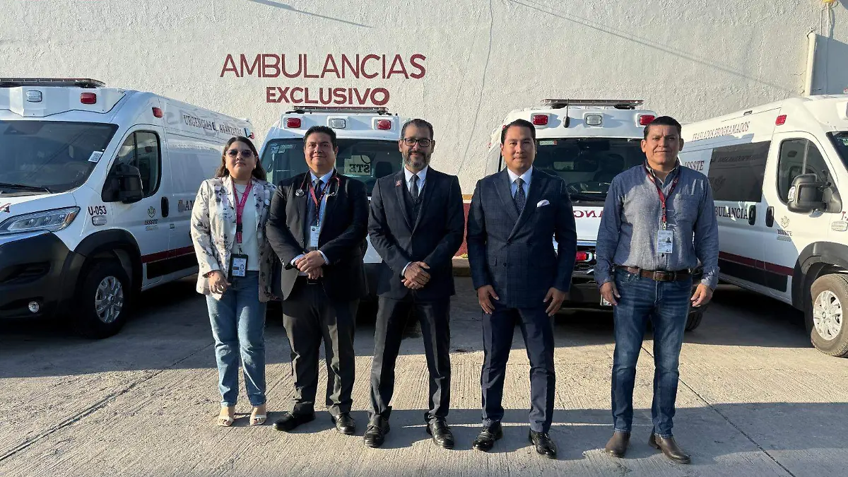 Jorge Iván Alejandro Cortina Beltrán, subdelegado médico del ISSSTE en Tamaulipas hizo entrega de las ambulancias