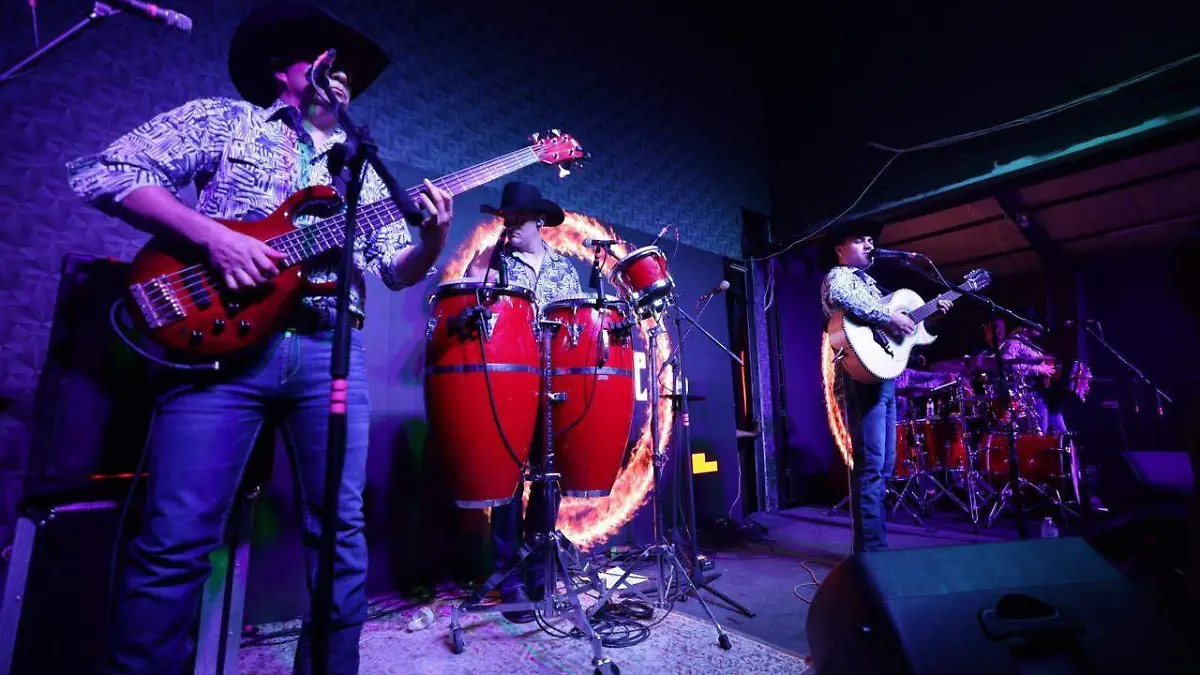 El grupo Costumbre estará presente en el evento junto a Elias Medina y La Mafia