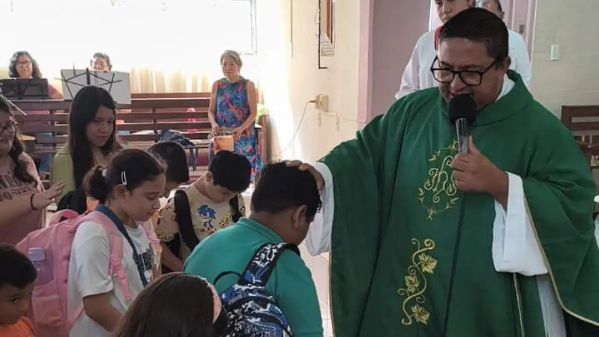 Jesús Manuel Pérez Torres, párroco, pidió protección para los niños contra el bullying en este regreso a clases