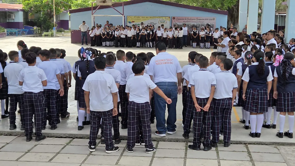 Alegría y esperanza en el regreso a clases de 18 mil alumnos en el norte de Veracruz