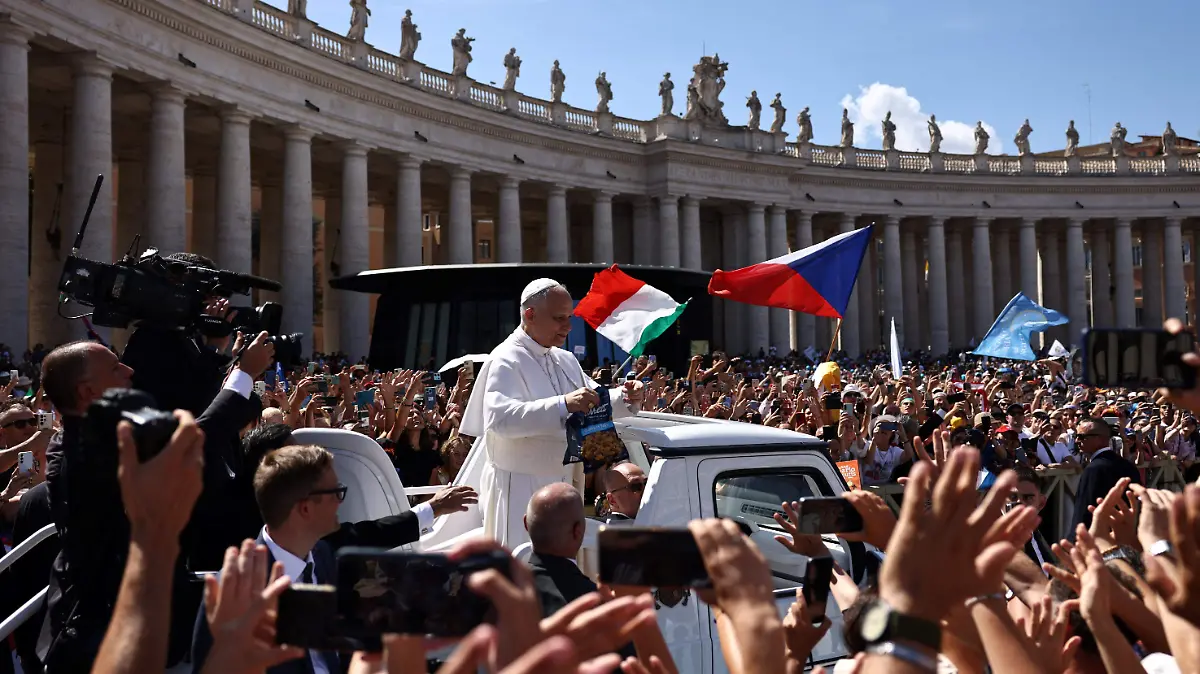 La canonización de Acutis fue proclamada por el papa León XIV en la plaza de San Pedro, en el Vaticano