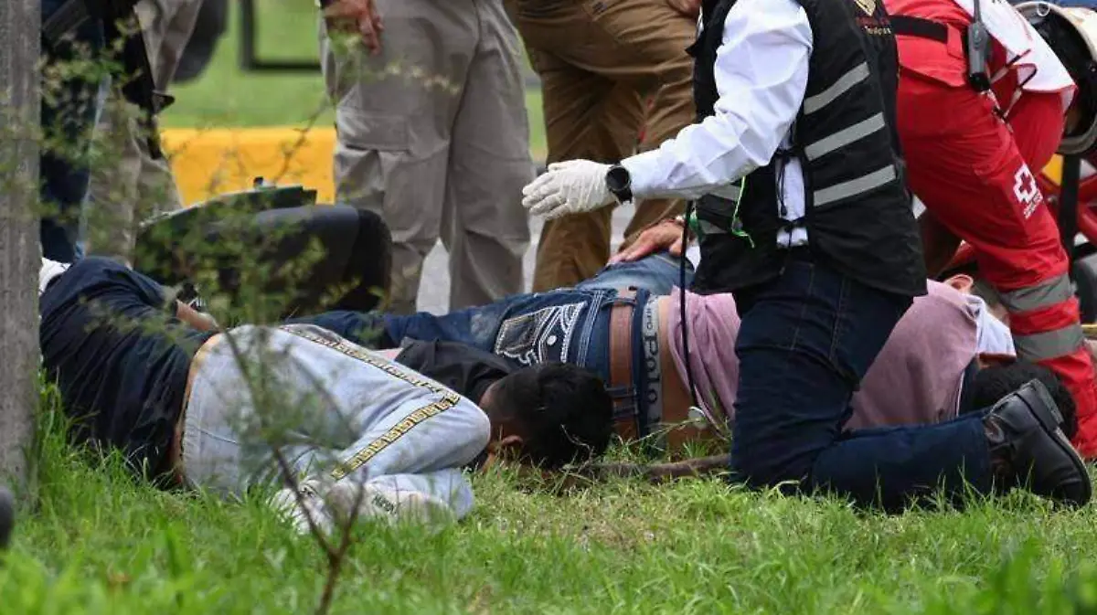 Vehículo blindado de la Sedena vuelca tras choque en Tamaulipas