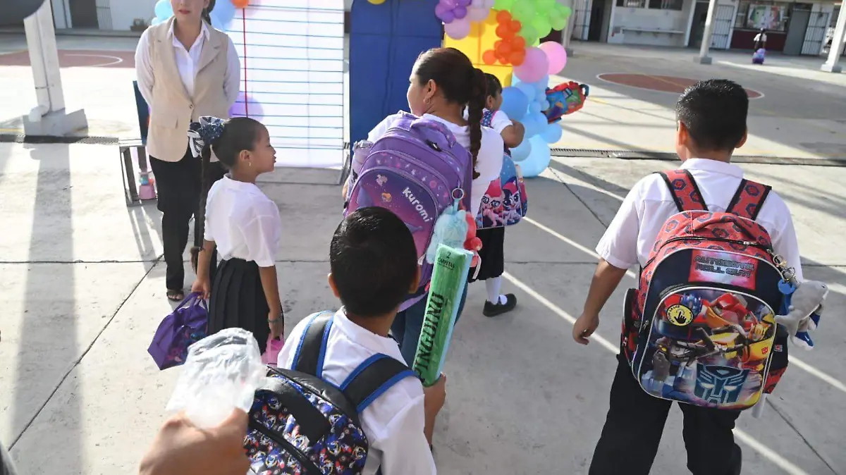 El calendario escolar del ciclo 2025-2026 no contempla puente vacacional en esas fechas Alejandro del Ángel