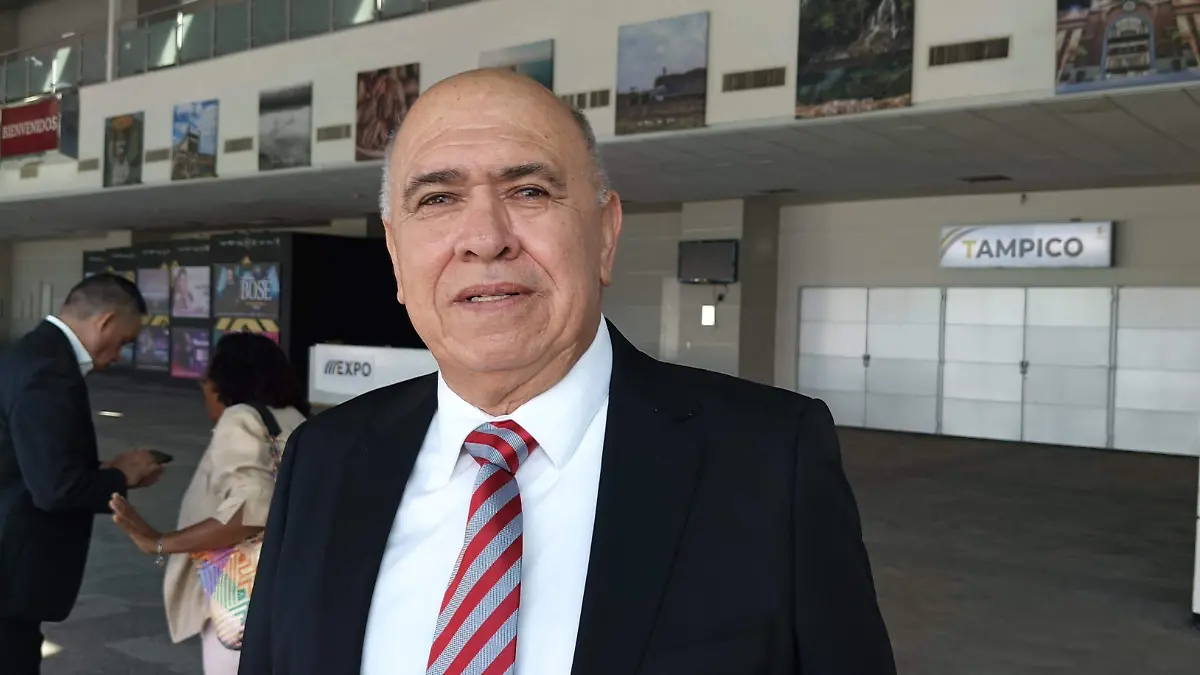 Mario Rebolledo Urcadiz, comisionado de la Coepris Tamaulipas, afirmó que operar hospitales con licencias comunitarias representa un riesgo para los usuarios cuando se trata de manejo de medicamentos controlados