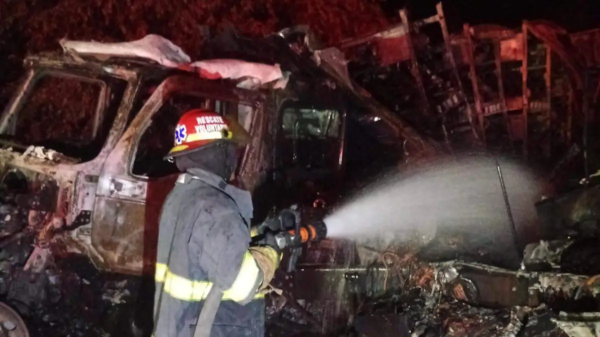 Las unidades fueron reportadas como pérdida total; al lugar acudieron las estaciones de bomberos de Tampico, Ciudad Madero y Altamira
