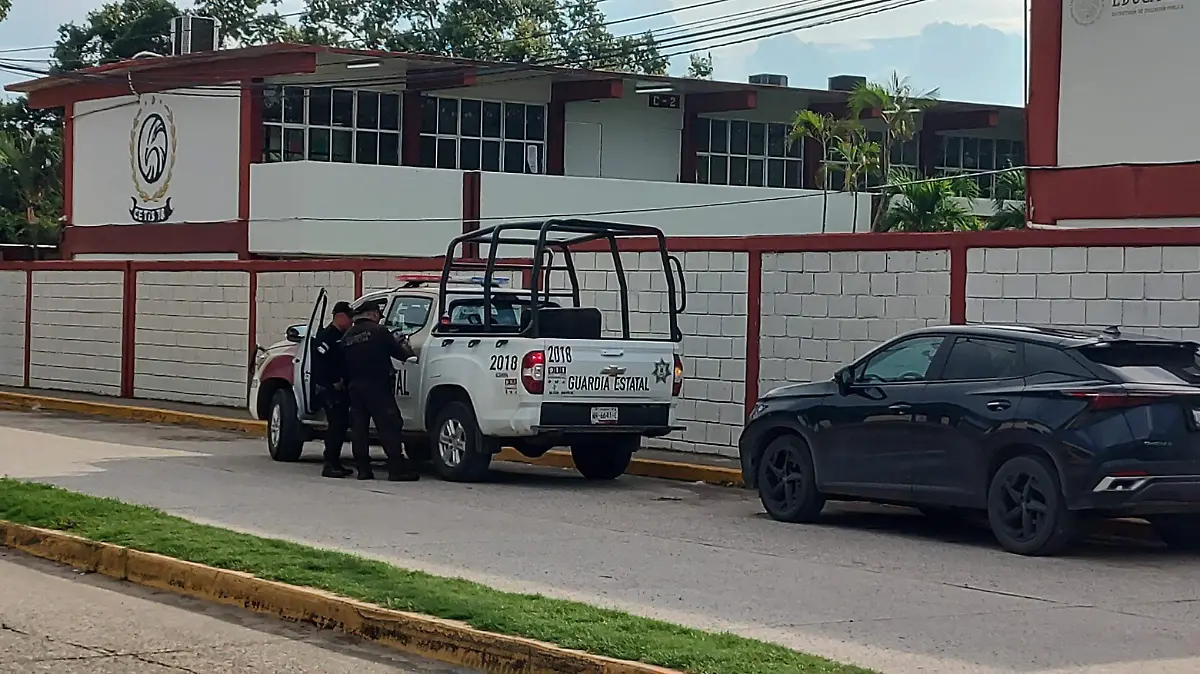 Protesta en el CETis 78 se sale de control: golpean a director del plantel, ya investigan los hechos