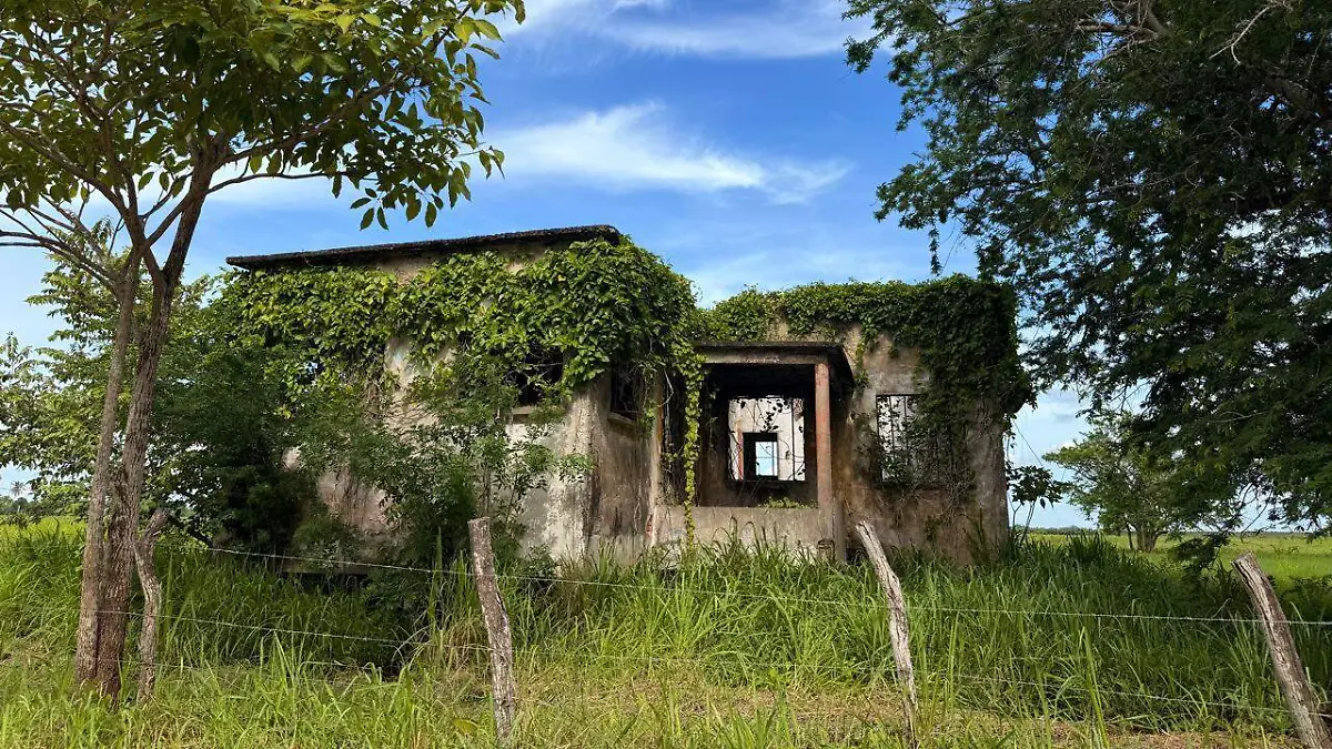 Algunas de esas construcciones en La Mina, Veracruz ya están en el olvido