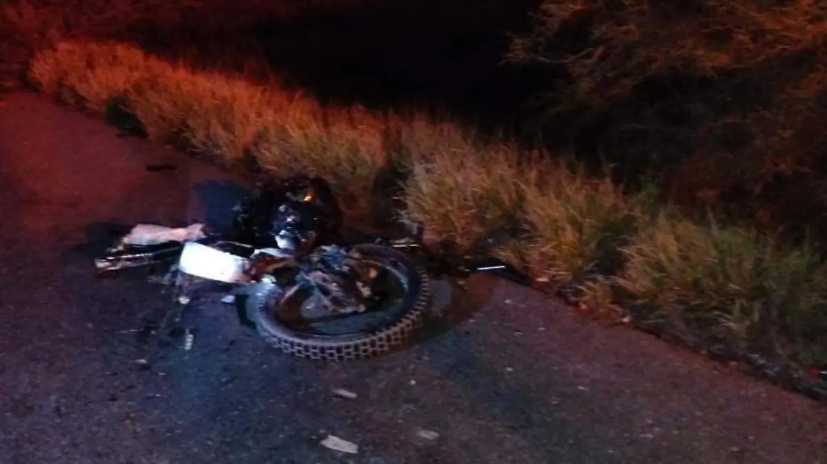 Los restos mortales del motociclista fueron encontrados a un costado de la Carretera Federal 101