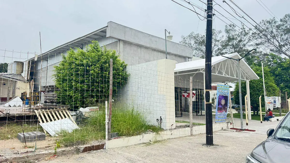 La comunidad apoya en la reconstrucción de la parroquia