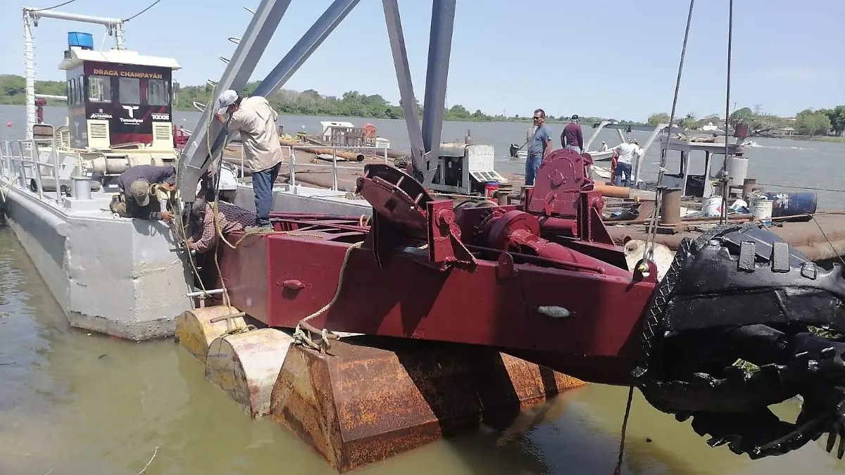 La draga Champayán.