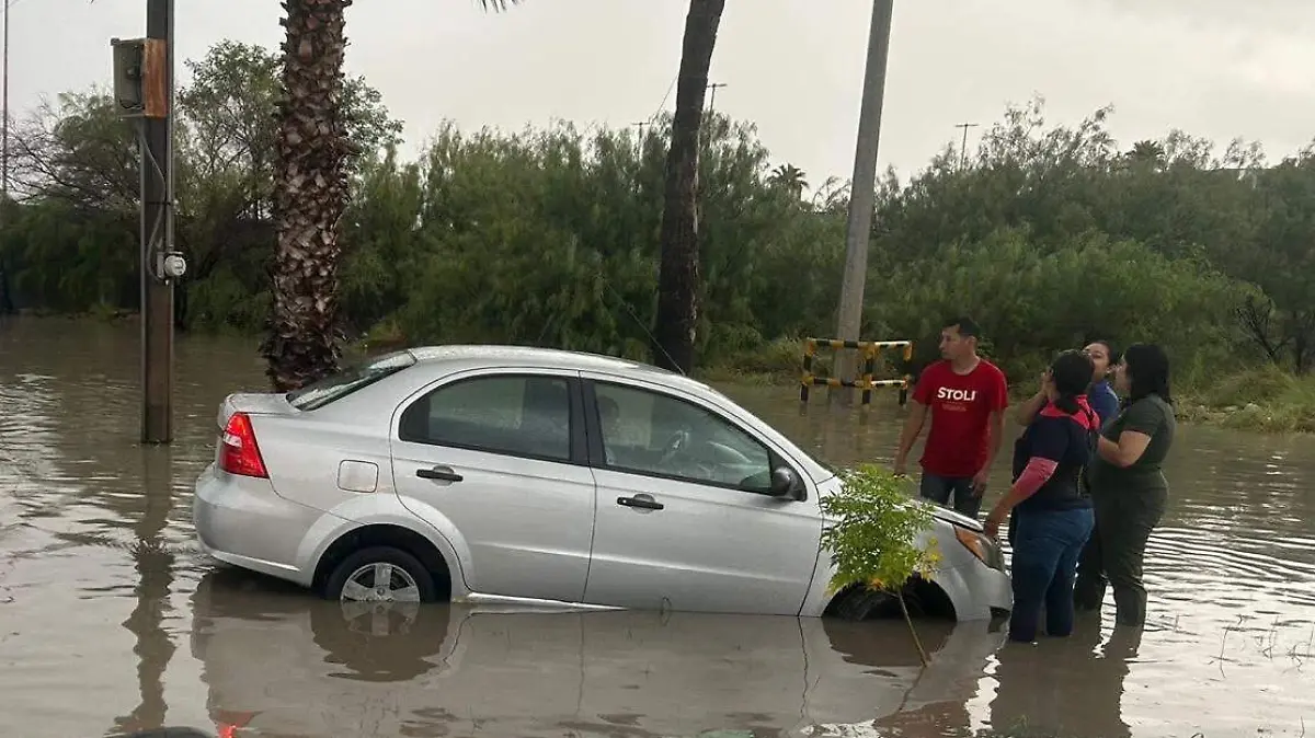 Auto inundacion Nuevo Laredo