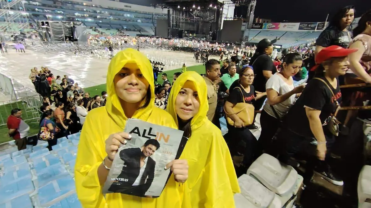 Después de que el cantante confirmara la suspensión del concierto, el público comenzó a abandonar el Estadio Tamaulipas
