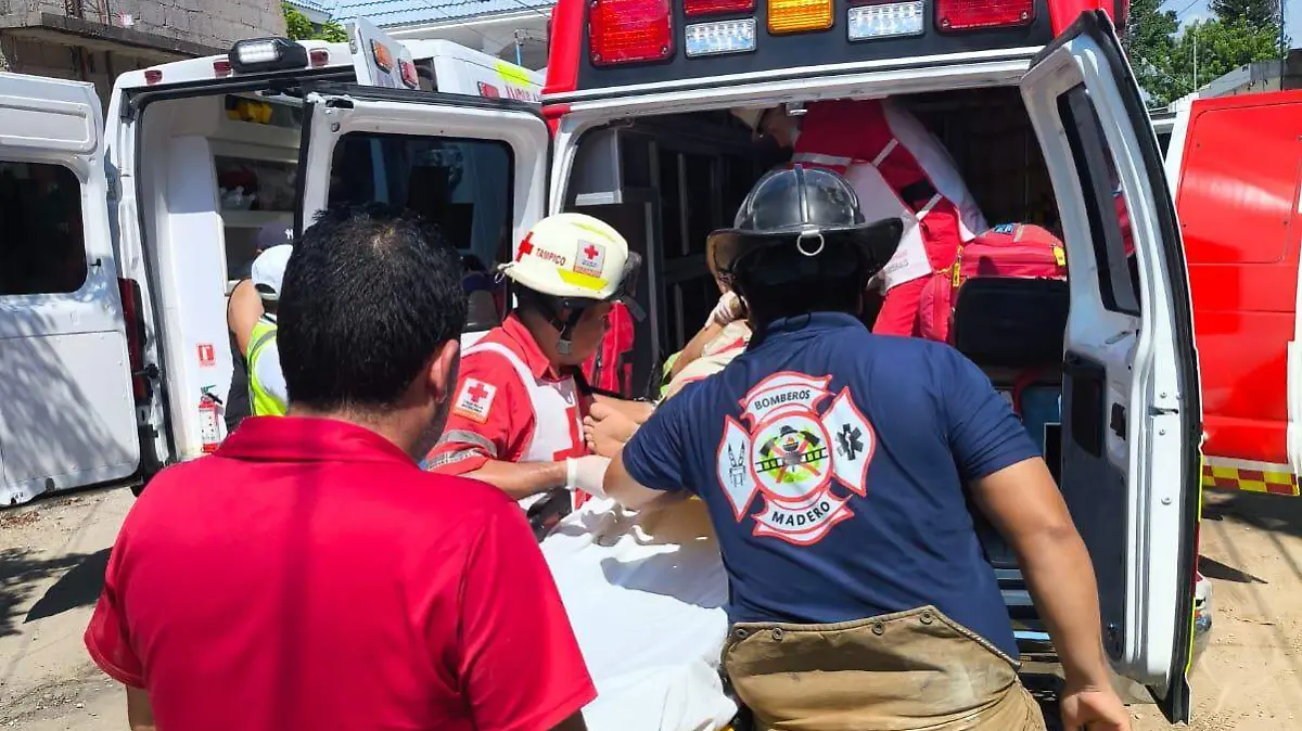 Hombre cae en fosa séptica en colonia 16 de Septiembre de Ciudad Madero