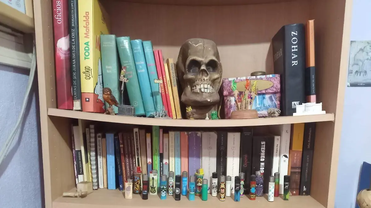 Entre los lectores asiduos a William Shakespeare es usual tener una calavera en alusión a la obra de “Hamlet”