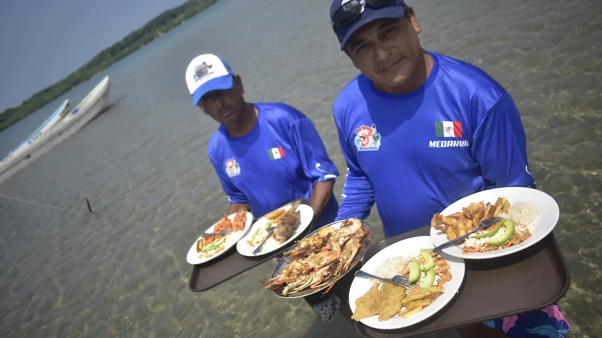 ofrecen una variedad de mariscos con el toque huasteco