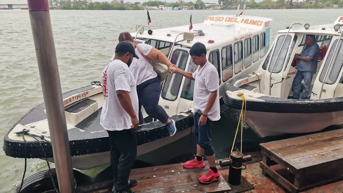 Miles de usuarios viajan seguros cada día, las lanchas están equipadas con equipo de seguridad y emergencia