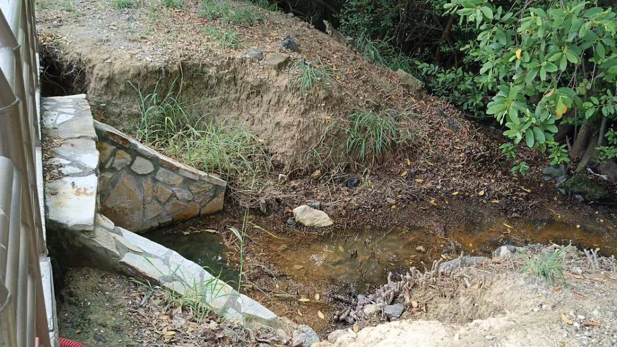 Descarga de aguas laguna