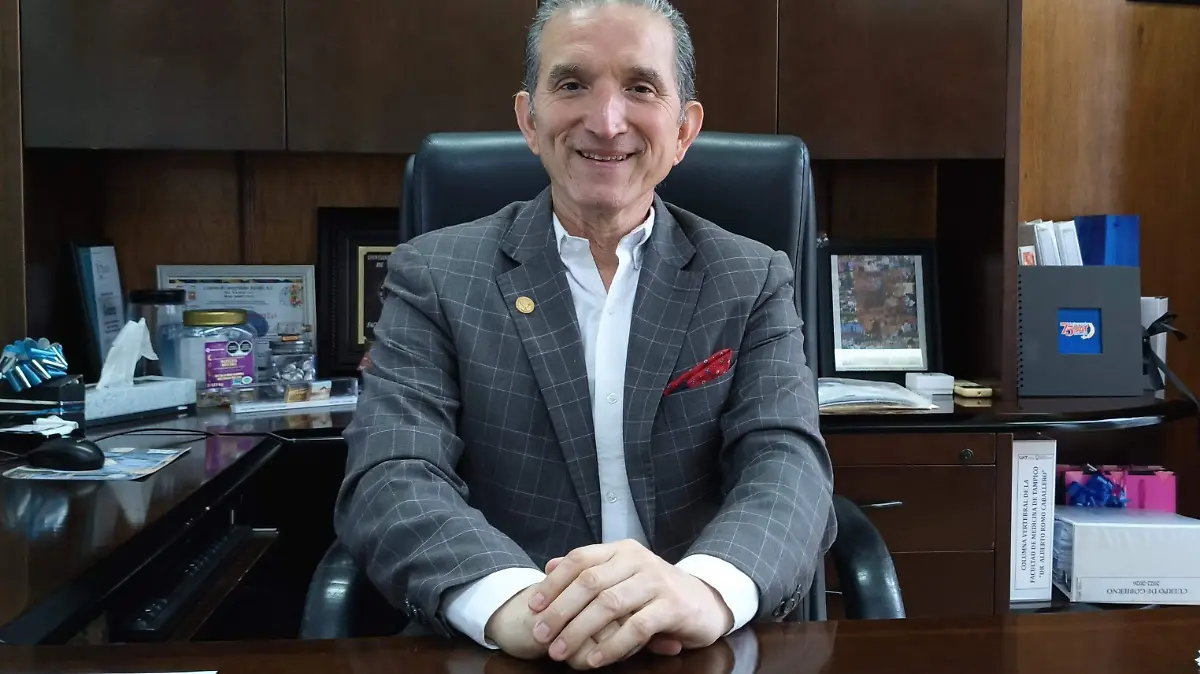 El director de la La Facultad de Medicina de Tampico, Raúl de León Escobedo