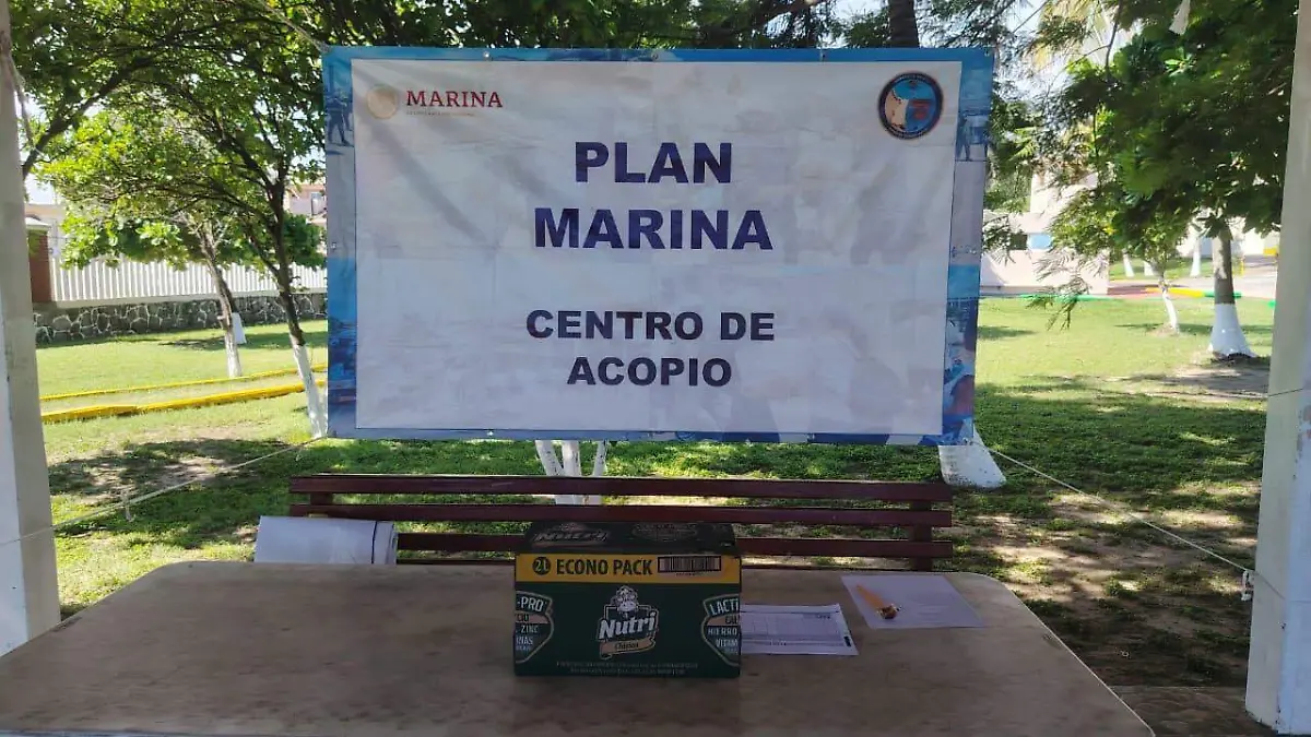 La ciudadanía comenzó con la entrega de víveres en los centros de acopio de la Marina