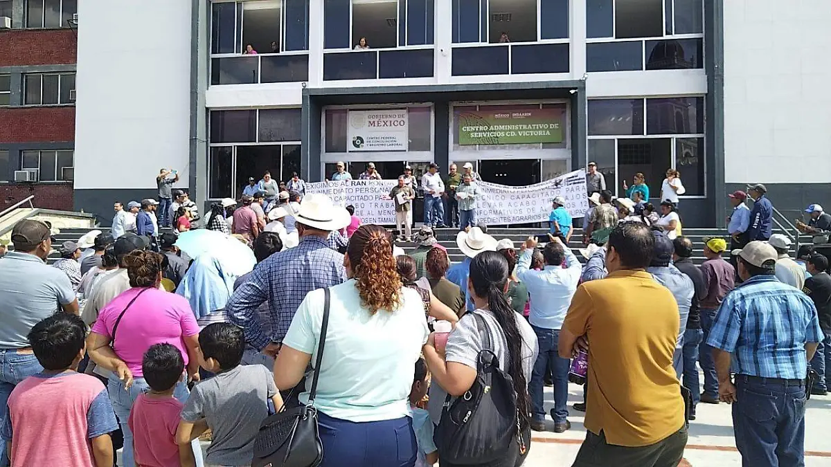 Campesinos se manifiestan en la capital; piden atención a expedientes agrarios