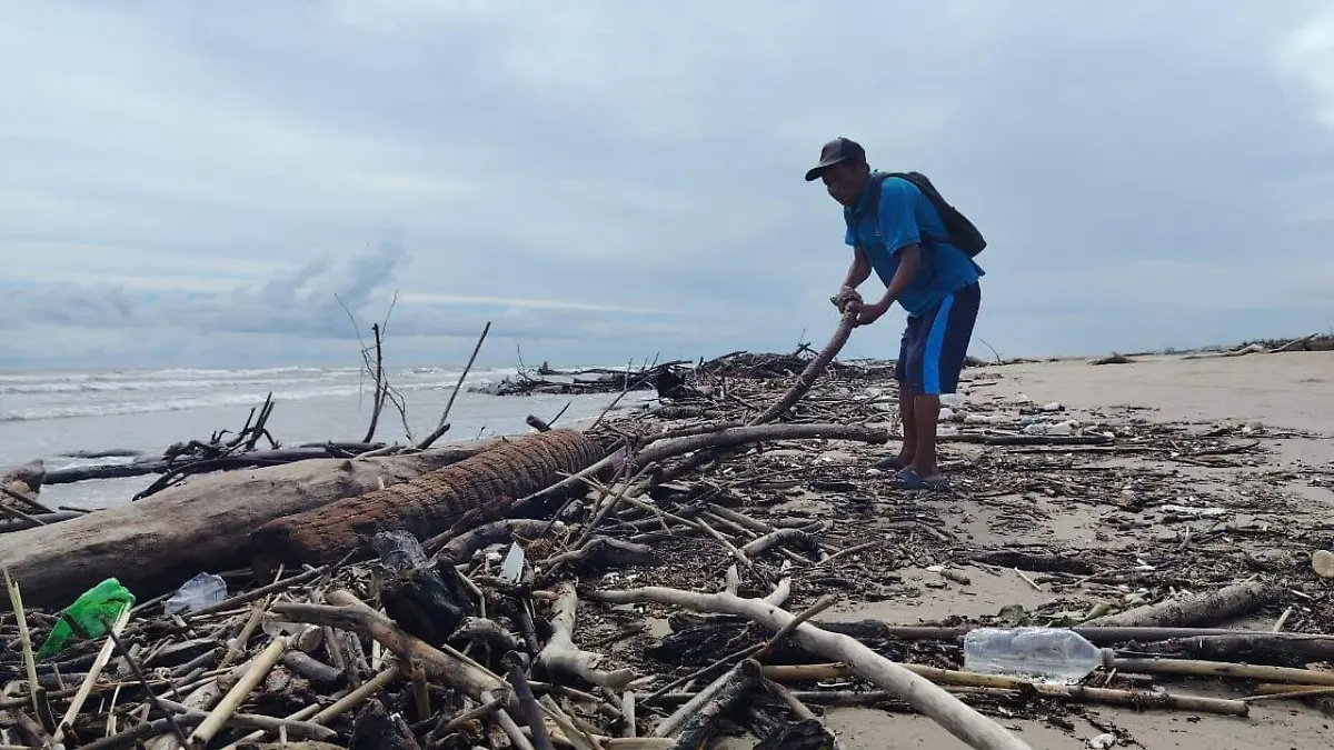 Palaperos de Ciudad Madero se suman a las labores de limpieza