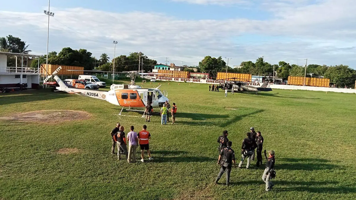 Black Hawk de Policía de NL lleva víveres a comunidades incomunicadas por inundaciones en Veracruz