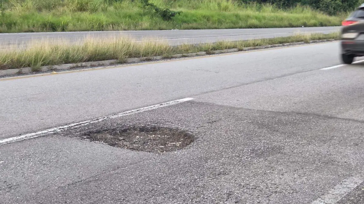 Enormes baches en autopista de cuota Tampico-Tuxpan