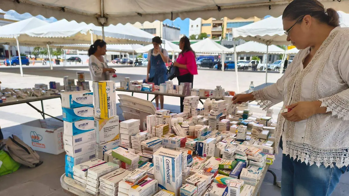 Durante dos años cada mes integrantes de la  agrupación Kilómetro de la Salud Altamira donan y reciben medicamento no caducado