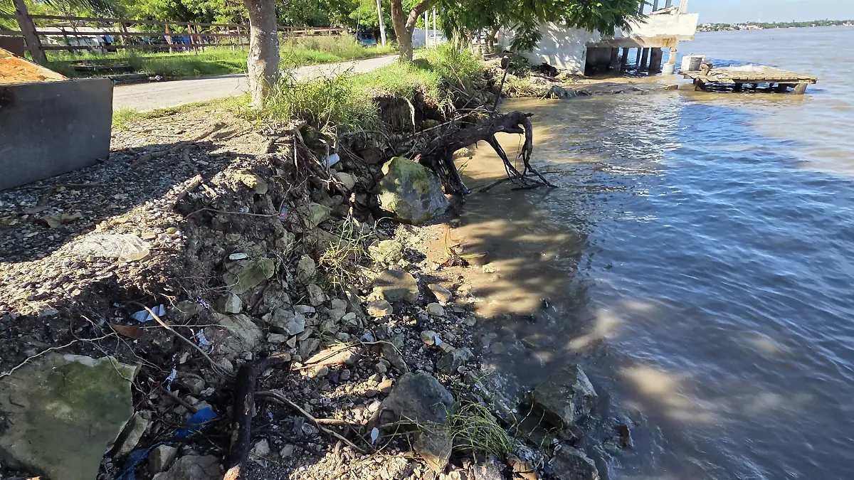 Lluvias y creciente del río Pánuco dejan daños estructurales que ponen en riesgo las calles de Pueblo Viejo