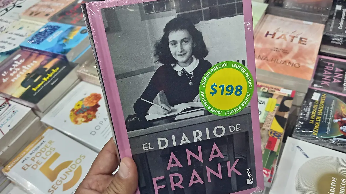 Por lo menos nueve ediciones de este título encontramos en la feria 