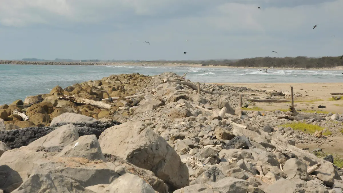Joven muere ahogado tras ser arrastrado por corriente en playa de Chachalaco