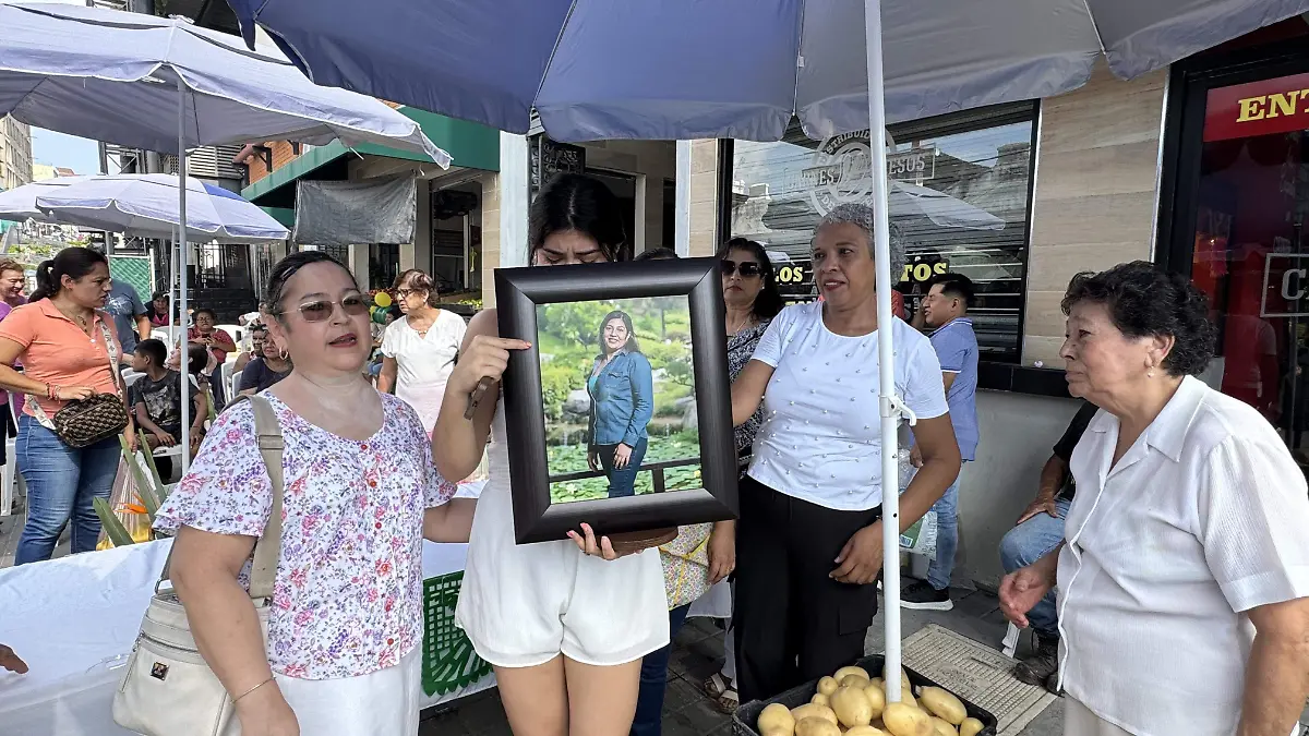 La comunidad de locatarios rindió homenaje a Ana Melodía “Melodi” Salas, recordada por su entrega y amor a esta tradición