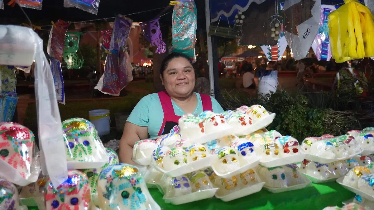 A unos metros de la Plaza Hijas de Tampico, se ubican más de 10 puestos que ya se encuentran abastecidos