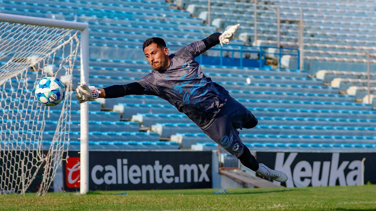 Originario de Ciudad de México, nació el 5 de septiembre de 1985