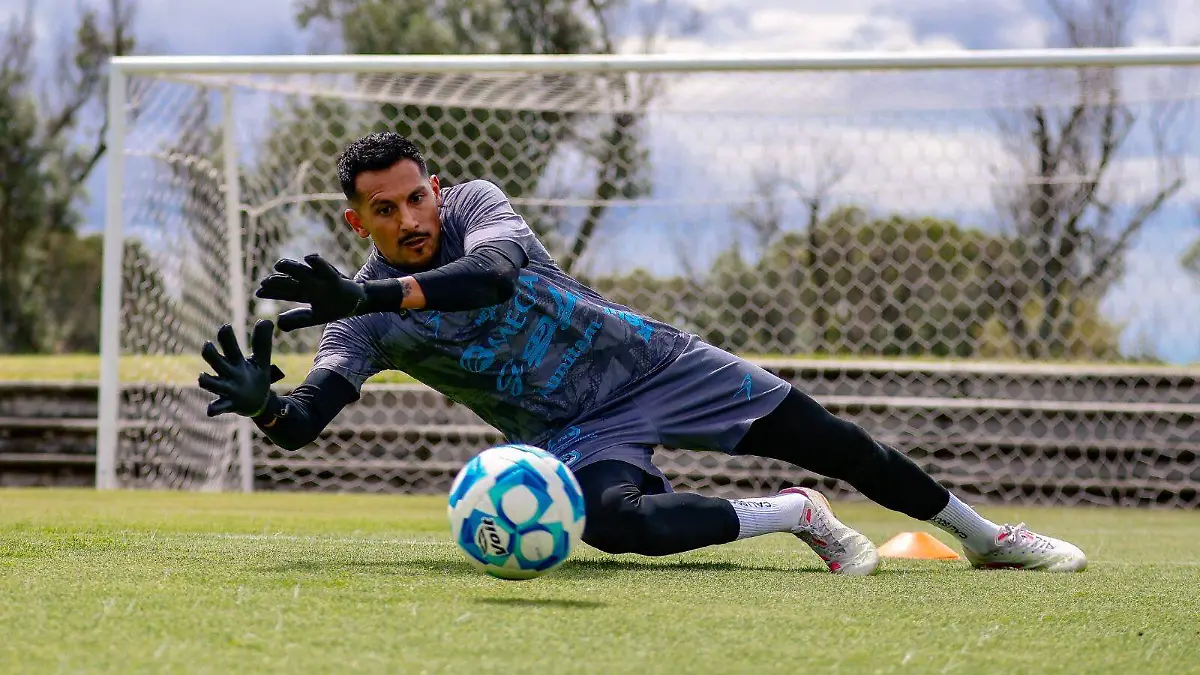 Con una altura de 1.90 metros, desde el 2024 se convirtió en el portero de la Jaiba Brava